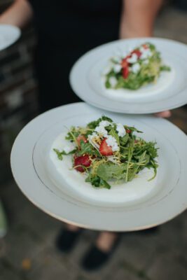 arugula and strawberry salad with goat cheese